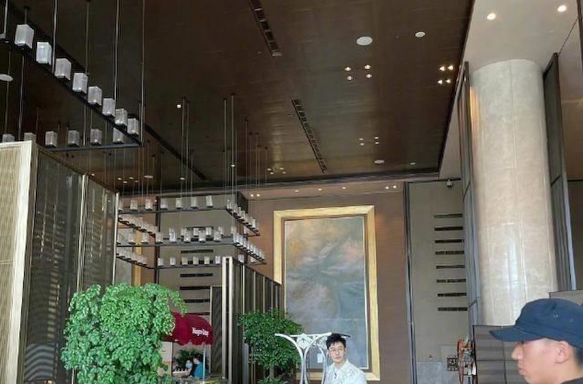 黄晓明前往录制《中餐厅5》，成为帅气少年，周也龚俊也将见面