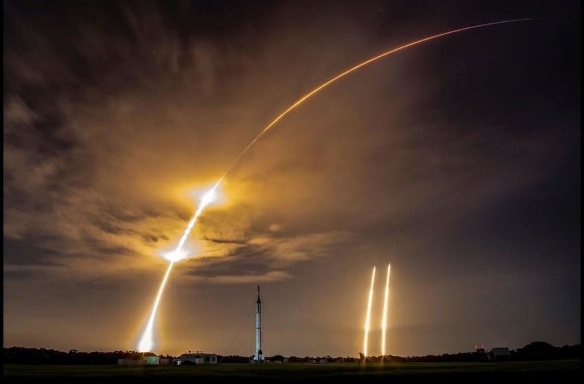 SpaceX成功发射全球最大商业通信卫星“木星三号”