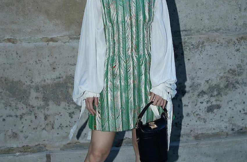 小清新！杨丞琳身穿绿色裙装亮相巴黎时装周初恋的感觉