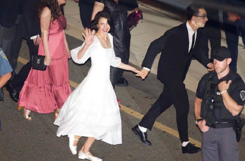 组图：玛格丽特库里和Jack Antonoff婚礼照曝光 白色礼服美丽动人
