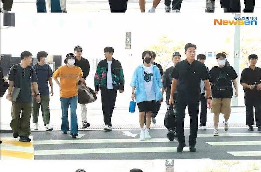 组图：EXO成员出发前往青岛 今日将举办线下签售会