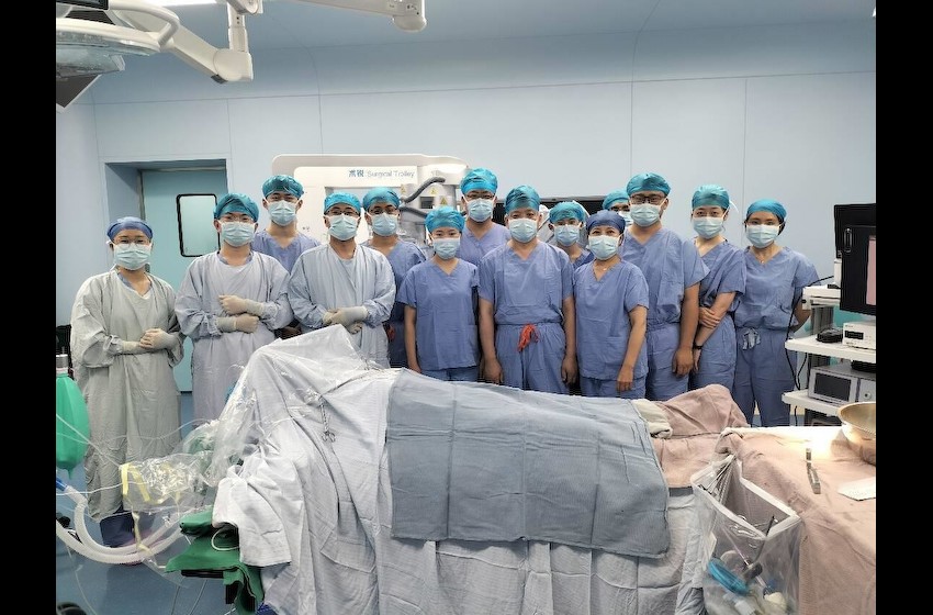 山东第一医科大学附属省立医院完成全球首例完全单孔机器人根治性全胃切除术