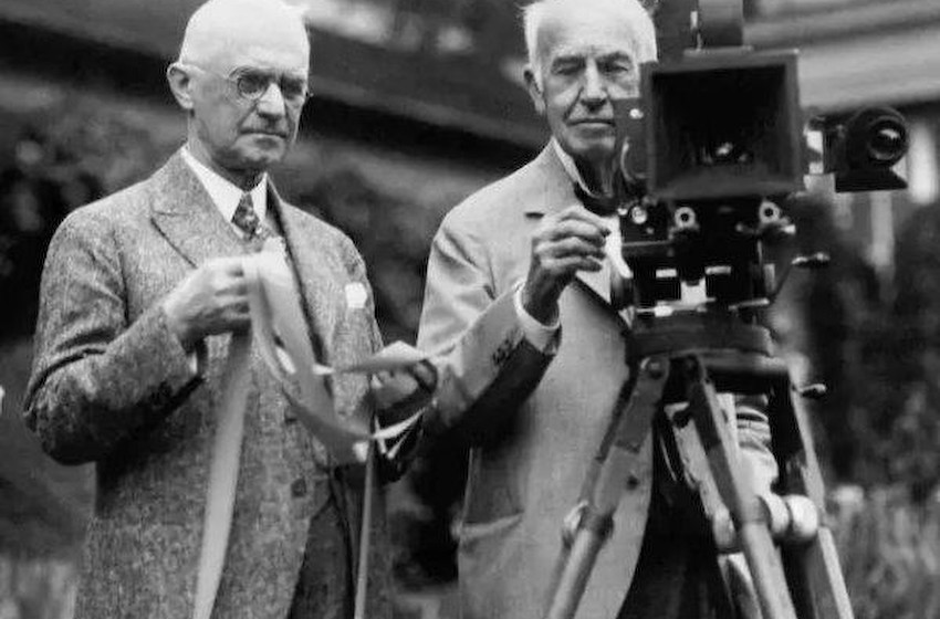 历史上的今天：爱迪生获电影摄影机专利