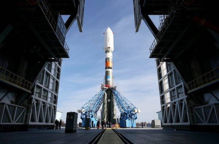 俄媒：俄探月运载火箭在发射台就位，即将执行俄“首次无人探月任务”