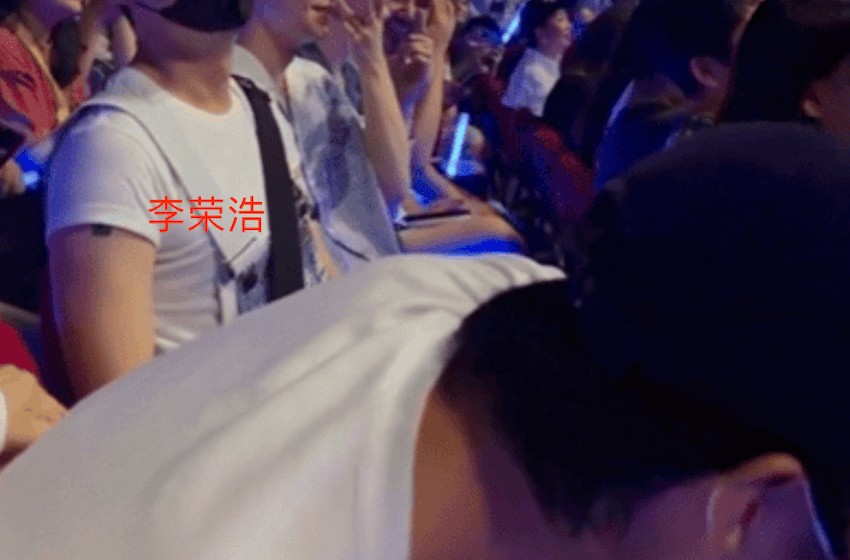 张惠妹北京演唱会，在舞台上哭着说很荣幸，网友质疑 ：洗白了？