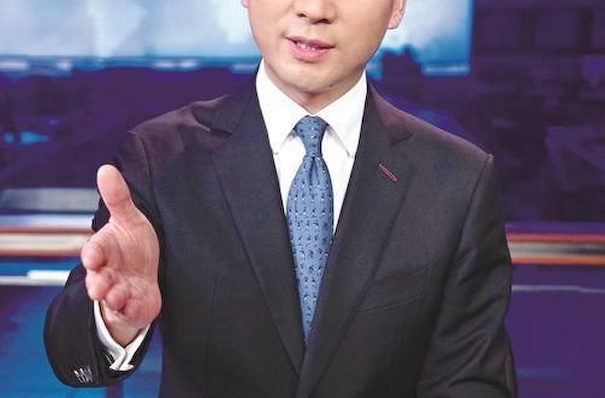 52岁名嘴康辉升职加薪！当选中国视协副主席，兼任央视播音部主任