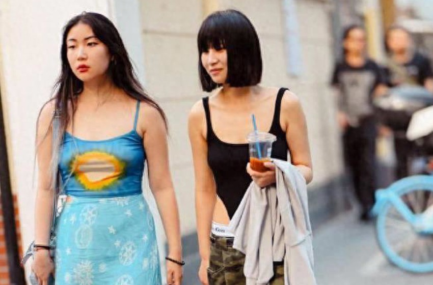 上海女孩流行了一种新的穿衣方式：“内衣外露”性感时尚，回头率吓人