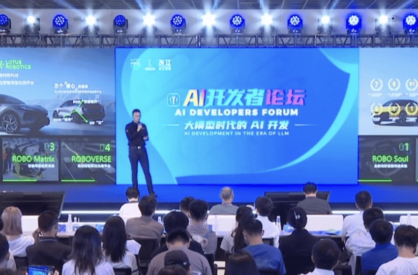 路特斯机器人CEO李博：大模型时代的智能驾驶生产力工厂