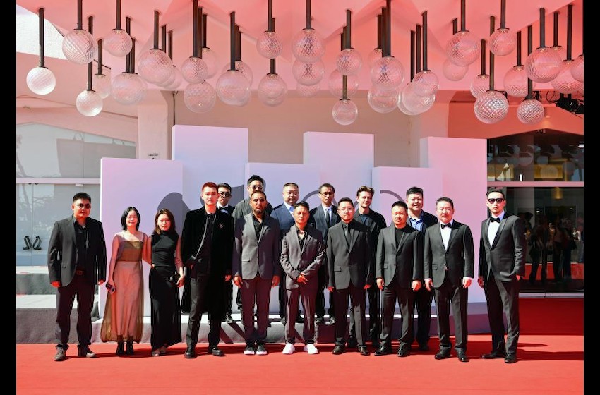 万玛才旦导演影片《雪豹》威尼斯举行世界首映礼