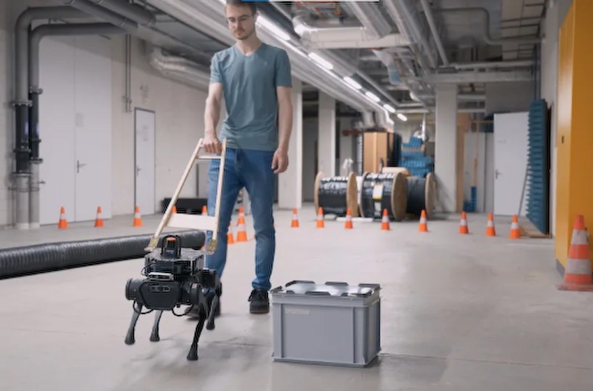 瑞士一学院研发出机器人导盲犬：支持自主导航、避障