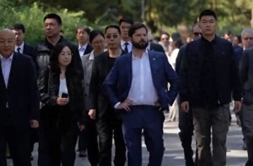 37岁的智利总统在北京很嗨皮！又是逛故宫又去登长城，直呼很震撼