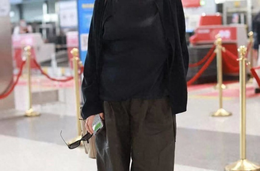倪萍是老了点，但不影响她追求时髦，穿年轻人的阔腿裤确实漂亮！